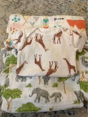 Baby Giraffe Print Onesie with Animal-Themed Swaddle Blankets